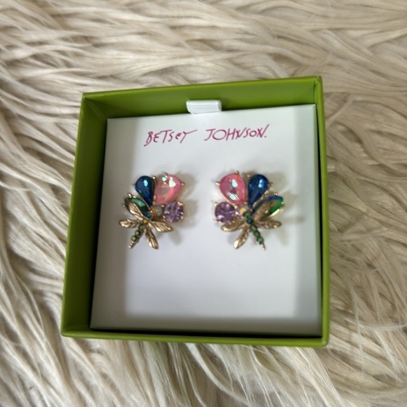 New in box Betsey Johnson dragonfly earrings - Picture 2 of 2